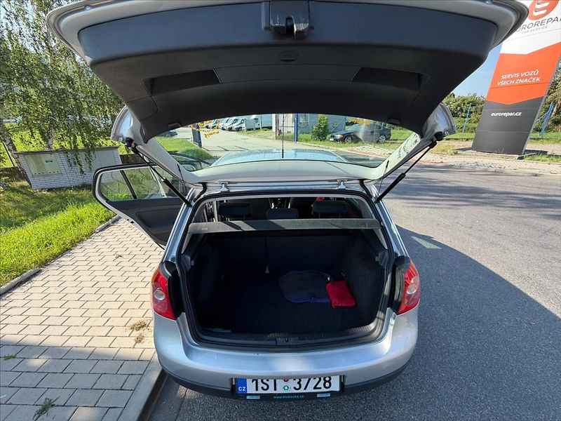 Volkswagen Golf 1,4 VW 1.4 TSI - fotka 8 z 45