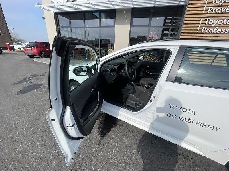 Toyota Corolla 1.8 Hybrid Comfort Business - fotka 12 z 28