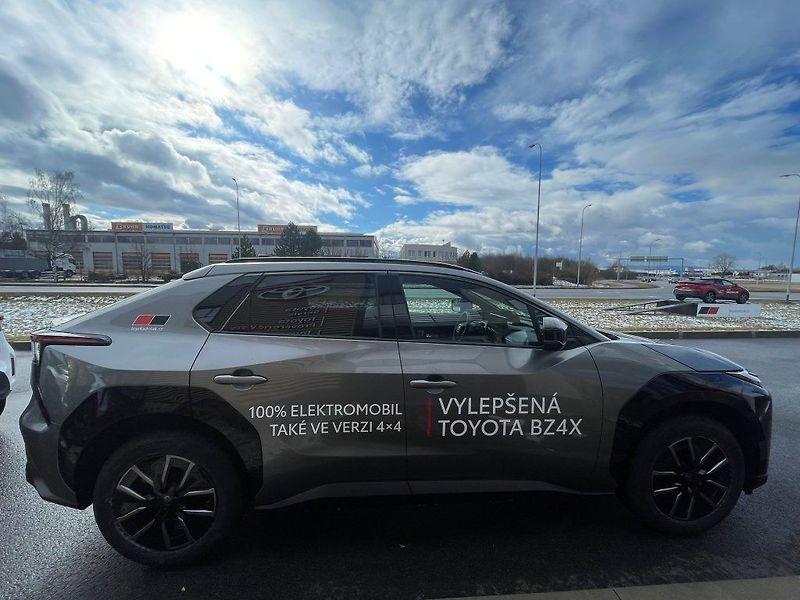 Toyota bZ4X EV  73k kWh FWD Style - fotka 7 z 32