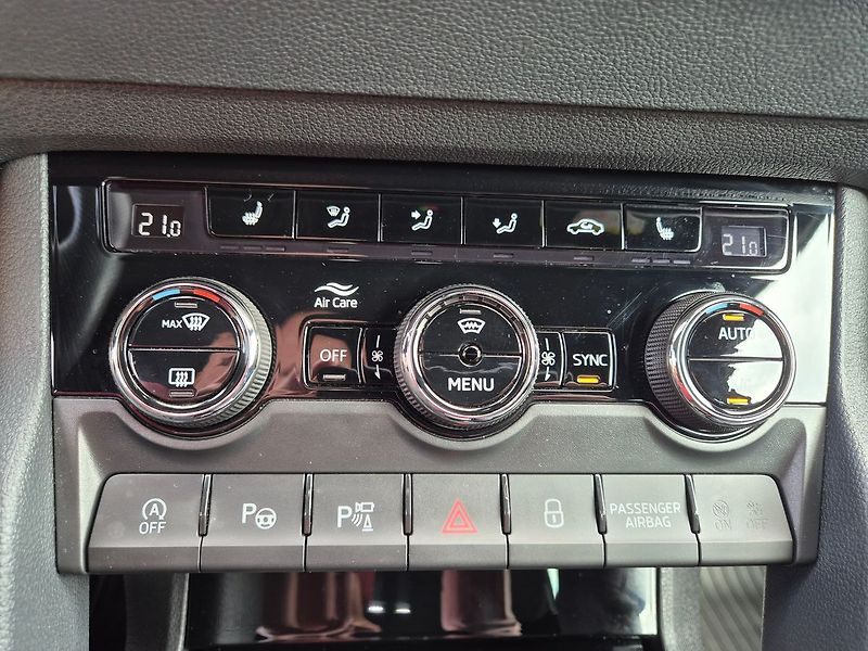 Škoda Karoq SportLine 1,5 TSI DSG, tažné, - fotka 30 z 35
