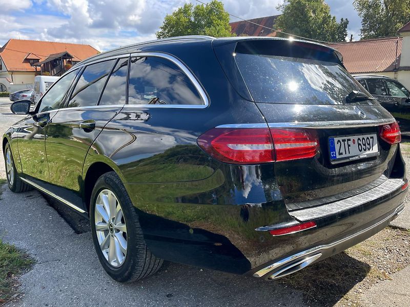 Mercedes-Benz Třídy E (2017) Avantgarde 220d - VYSERVISOVAÝ - fotka 4 z 14