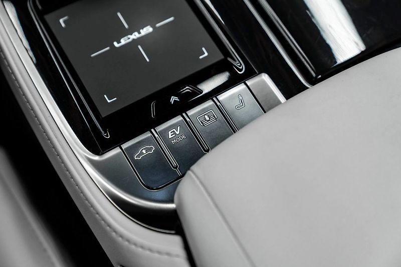 Lexus LS 500 H - fotka 17 z 30