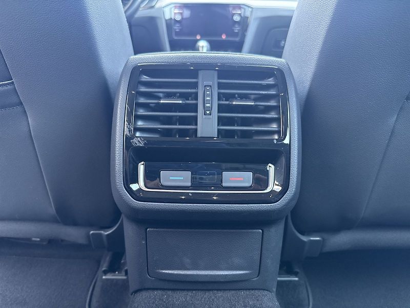Volkswagen Passat (2021) Variant 1.5 TSI DSG Elegance - fotka 26 z 30