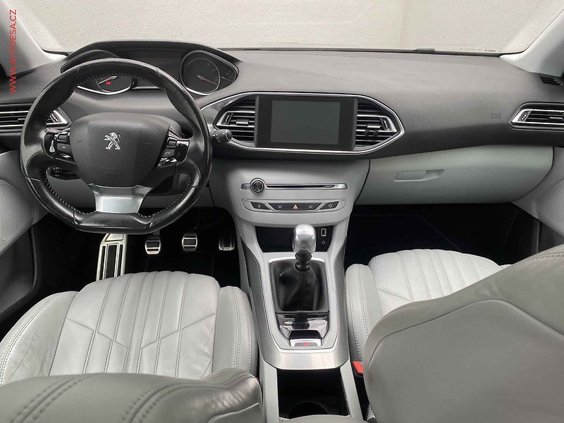 Peugeot 308 (2015) 1.2 PT, Allure, LED, panor - fotka 8 z 18