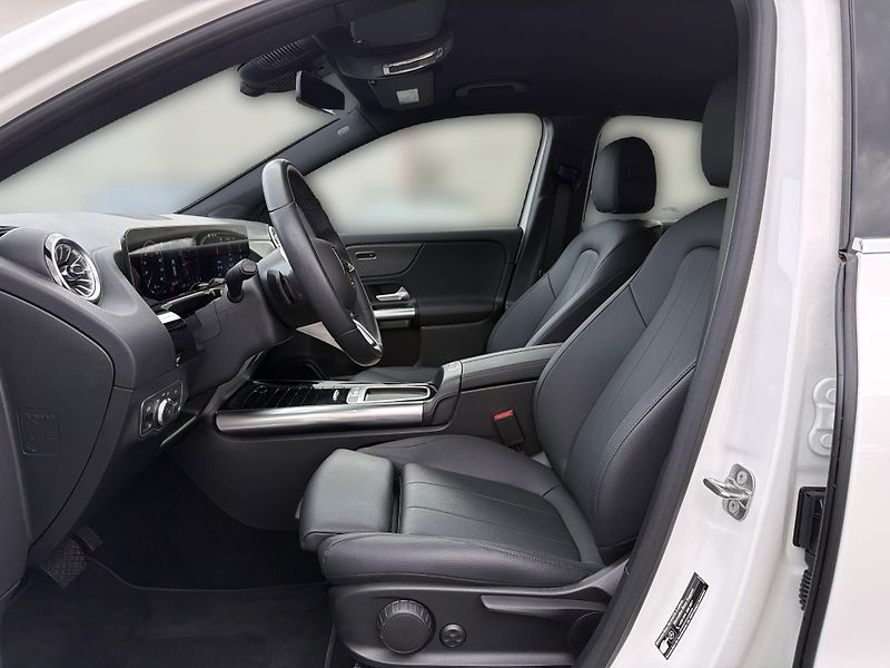 Mercedes-Benz GLA GLA 180D - fotka 13 z 16