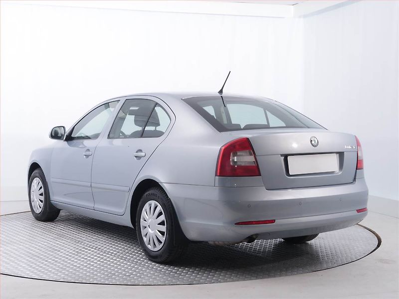 Škoda Octavia (2011) Ambiente 1.2 TSI, Serv.kniha - fotka 4 z 17