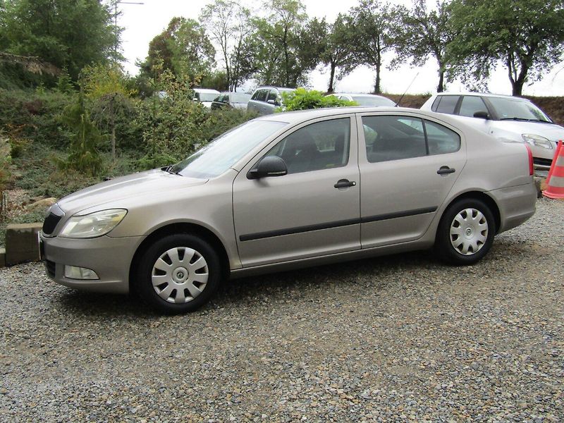 Škoda Octavia (2009) 1.6 MPI 75kW 1.MAJITEL - fotka 2 z 35