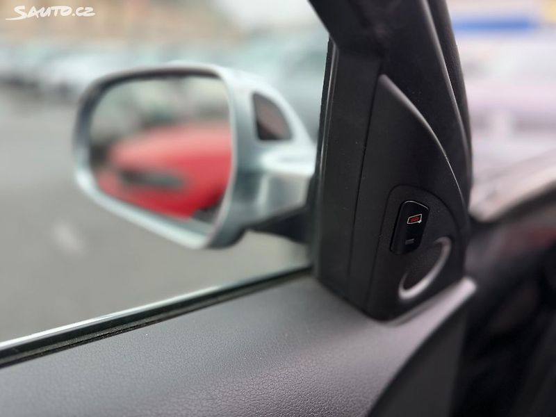 Audi S4 Manual QUATTRO - fotka 9 z 15