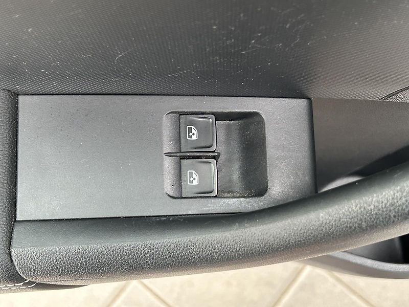Škoda Rapid 1.0 TSI  Ambition   Plus - fotka 16 z 25