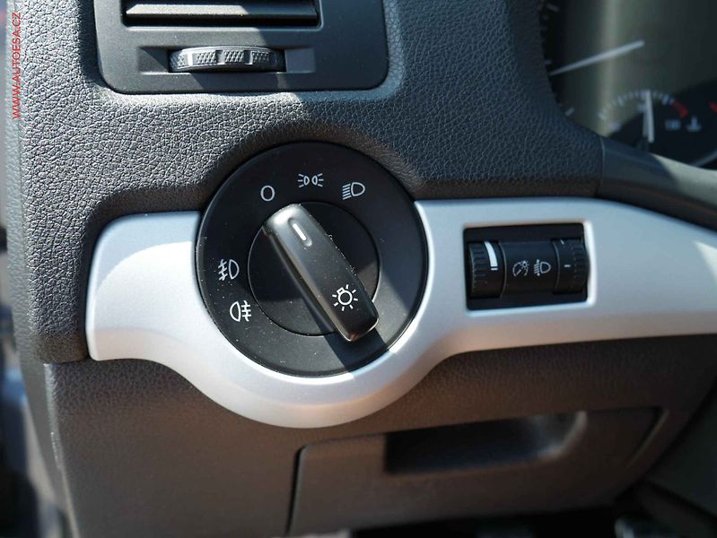 Škoda Octavia (2011) 1.2 TSi, ČR, Ambiente - fotka 15 z 16