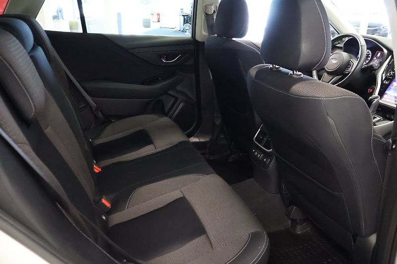 Subaru Outback 2.5i 4WD Active - fotka 10 z 13