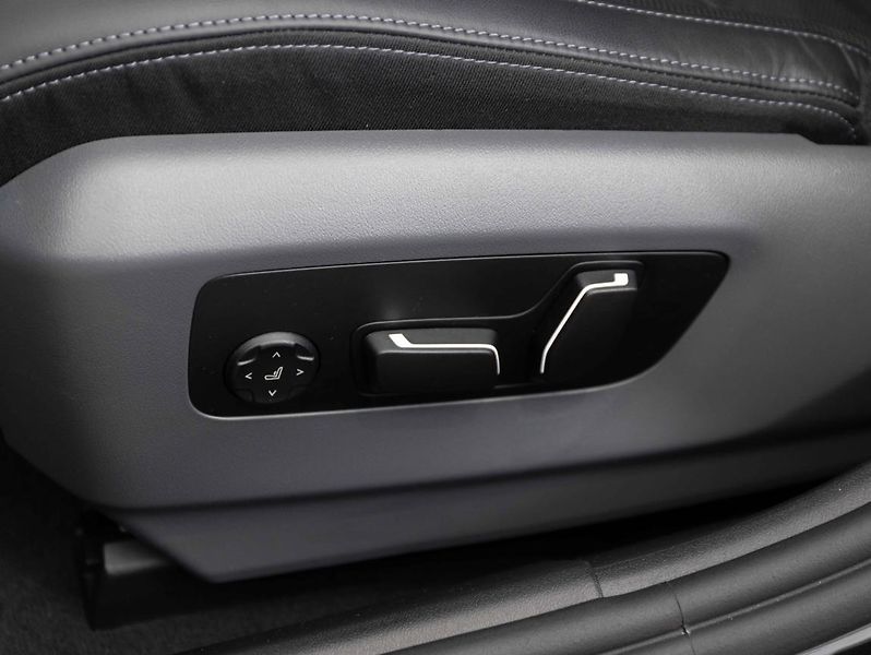 BMW Řada 5 550e xDrive - fotka 20 z 22