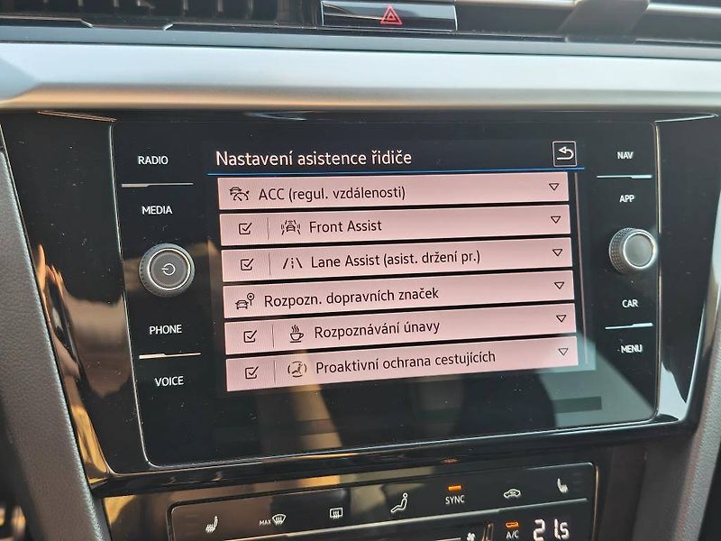 Volkswagen Arteon R-Line 6G 1,5TSI - fotka 17 z 23
