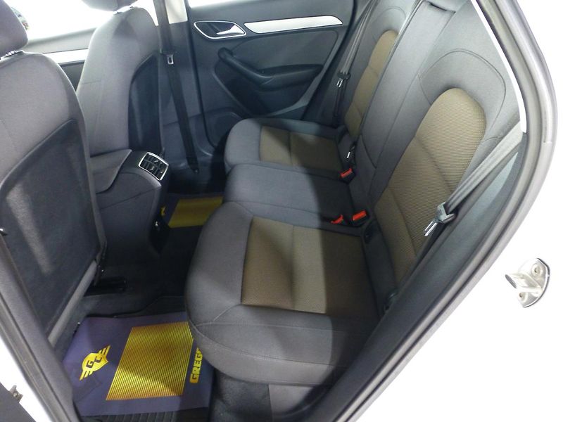 Audi Q3 (2012) 2,0TSI-125KW*NAVI**PANORAM*4X4 - fotka 16 z 28