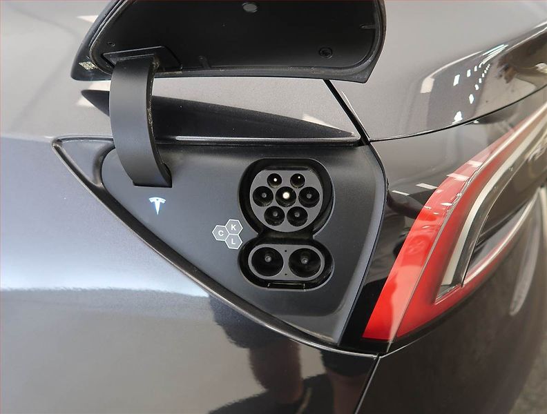 Tesla Model 3 (2023) Standard Range 60kWh, SoH 98% - fotka 31 z 32