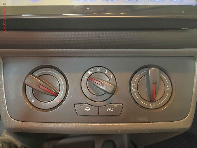 Seat Ibiza (2009) 1.6i, 1.maj, AC, temp - fotka 13 z 13