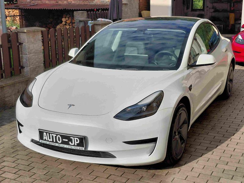 Tesla Model 3 RWD LED ACC 18ALU NAVI SOH 92% - fotka 6 z 17