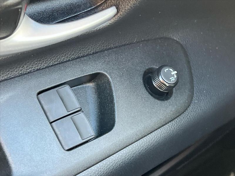 Toyota Aygo 1,0 VVT-i 53kW STYLE TECH VISI - fotka 20 z 22