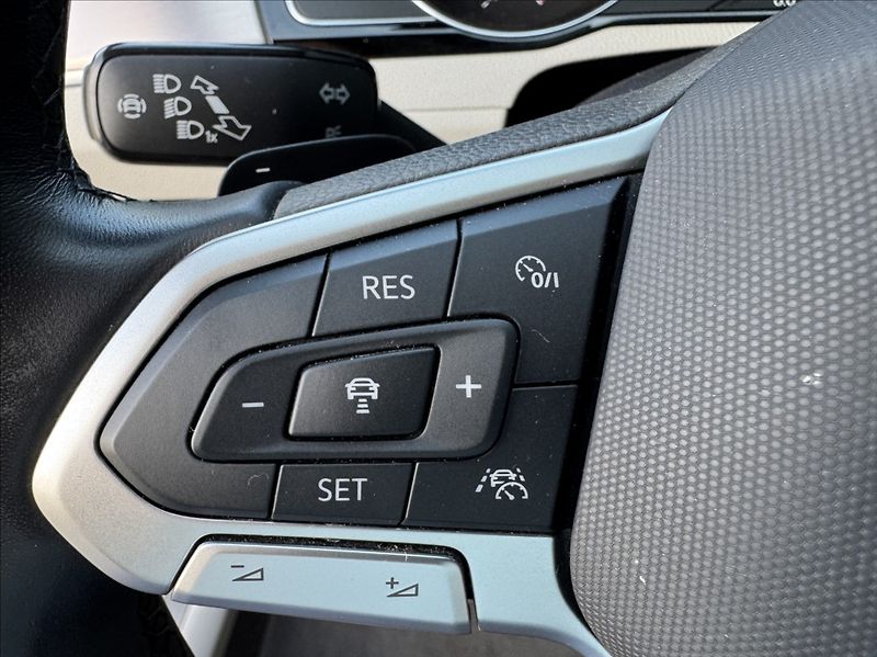 Volkswagen Passat 2,0 TDI DSG ELEGANCE 1.maj. ČR - fotka 31 z 50