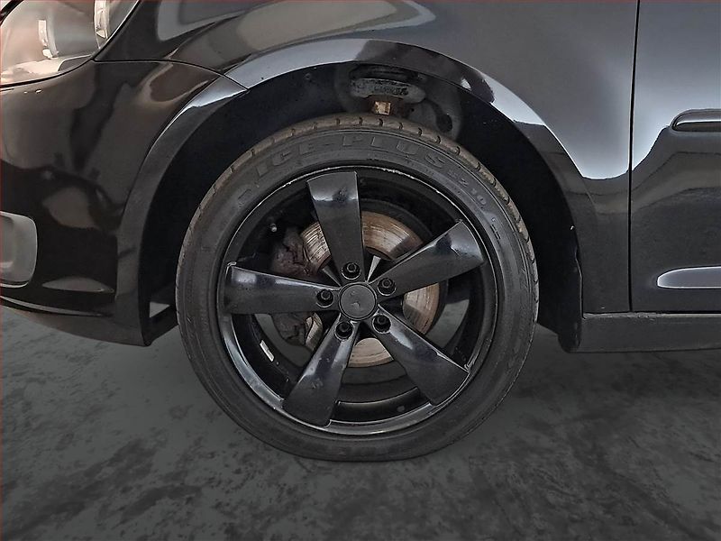 Volkswagen Touran (2011) 1.4 TSI, 7 míst, Navi - fotka 15 z 21