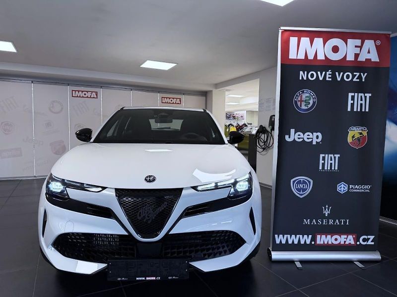 Alfa Romeo Junior (2026) Ibrida 1.2 Turbo 145k *564* - fotka 2 z 6