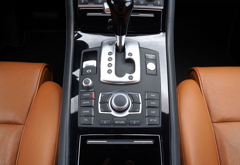 Audi A8 4.2 TDI Long,4x4 Exclusive - fotka 39 z 50