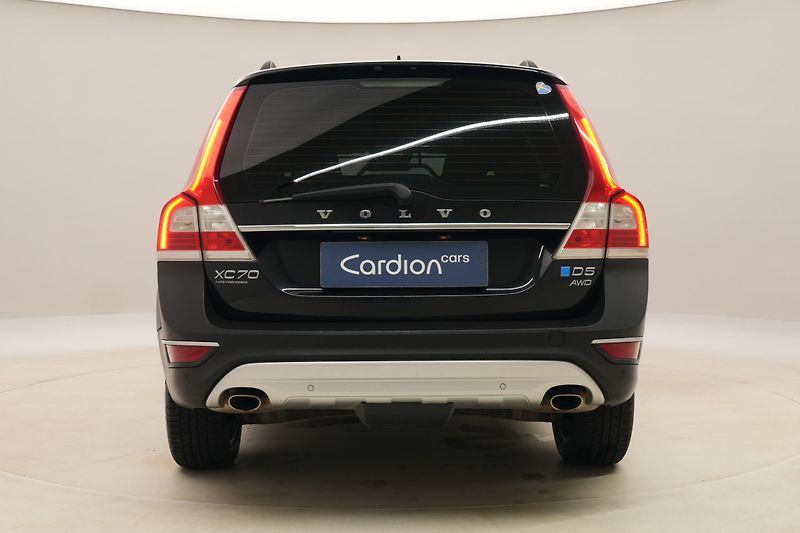 Volvo XC70 D5 AWD MOMENTUM CZ AUT - fotka 9 z 47