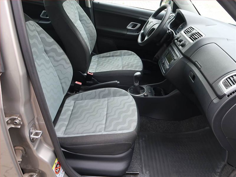 Škoda Fabia (2008) Ambiente 1.4 16V - fotka 9 z 15