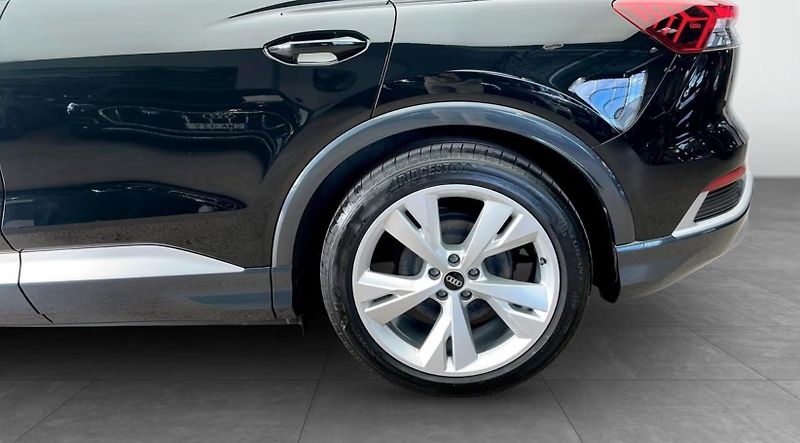 Audi Q4 40 e-tron Auto. Parkování BLIS - fotka 6 z 12