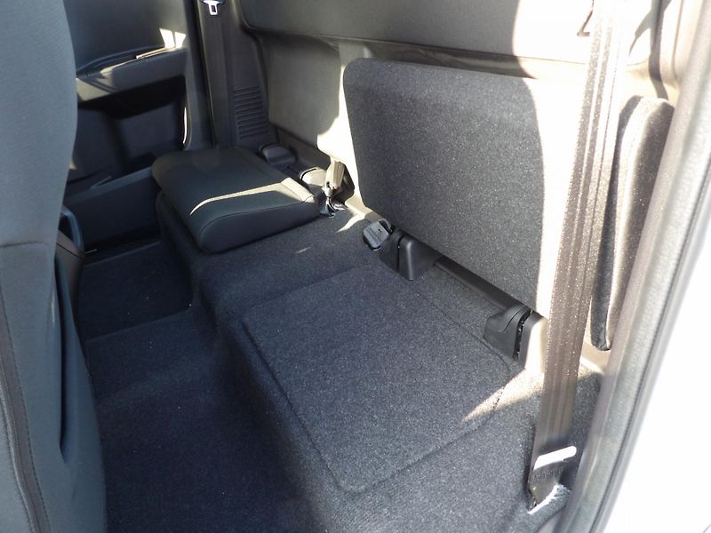 Isuzu D-Max (2026) LS 2.2L 163K 4x4 8st. A/T - fotka 12 z 46