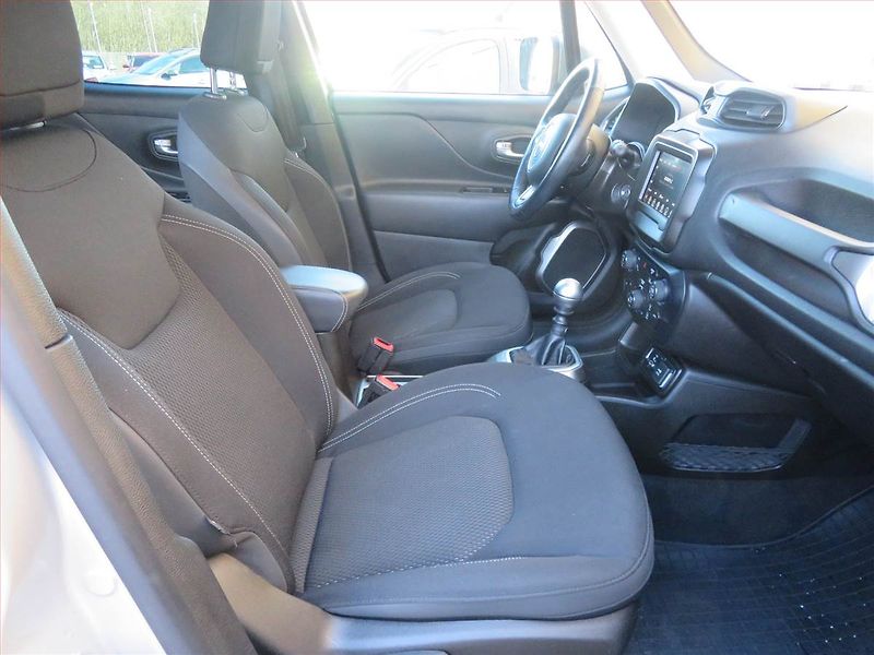 Jeep Renegade (2020) Limited 1.0 T-GDI, Serv.kniha - fotka 9 z 16
