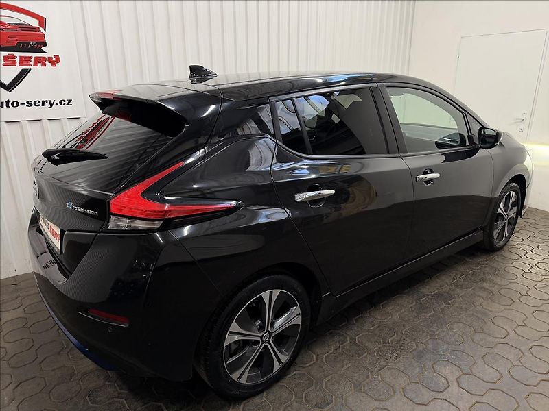 Nissan Leaf N-CONNECTA 160kW 62kWh - fotka 8 z 38