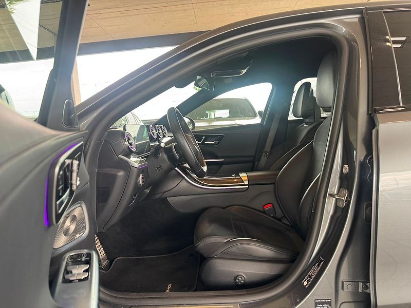 Mercedes-Benz Třídy C 220d AMG Premium Plus - fotka 11 z 21