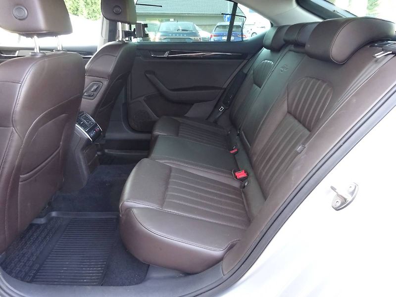 Škoda Superb (2016) 2,0 TDi/ 110kW  DSG  L&K - fotka 27 z 29