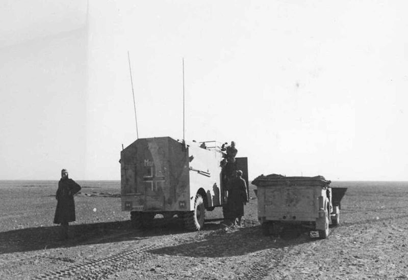 Obrněné velitelské vozidlo Dorchester Československé samostatné obrněné brigády ve Velké Británii při květnov přehlídce v Praze v roce 1945.