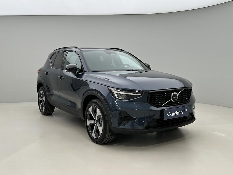 Volvo XC40 (2026) B4 ULTRA DARK AUT - fotka 12 z 43