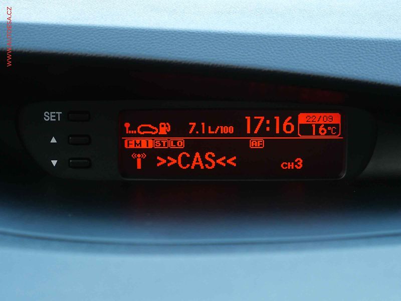 Hyundai i20 (2010) 1.6 i, 2.maj,ČR, STK9/28 - fotka 16 z 17