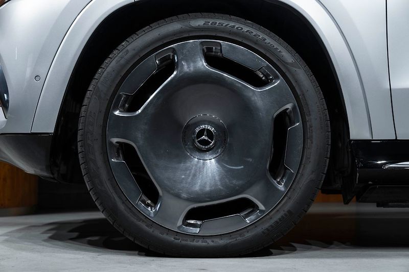 Mercedes-Benz GLS 4MATIC Maybach - fotka 6 z 32