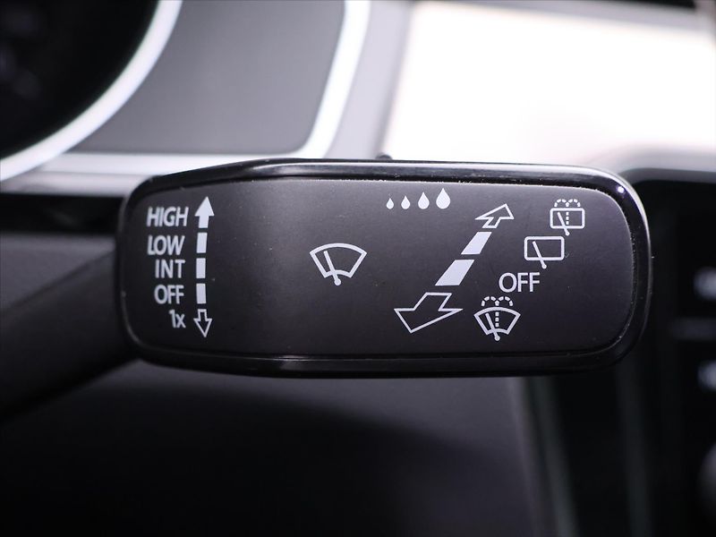 Volkswagen Passat 2,0 TDI 110kW DSG Elegance - fotka 22 z 37