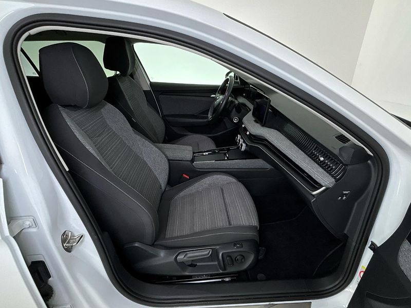 Škoda Superb Selection DSG - fotka 9 z 30
