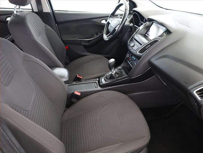 Ford Focus (2016) 2.0 TDCi, Serv.kniha, Navi - fotka 7 z 18