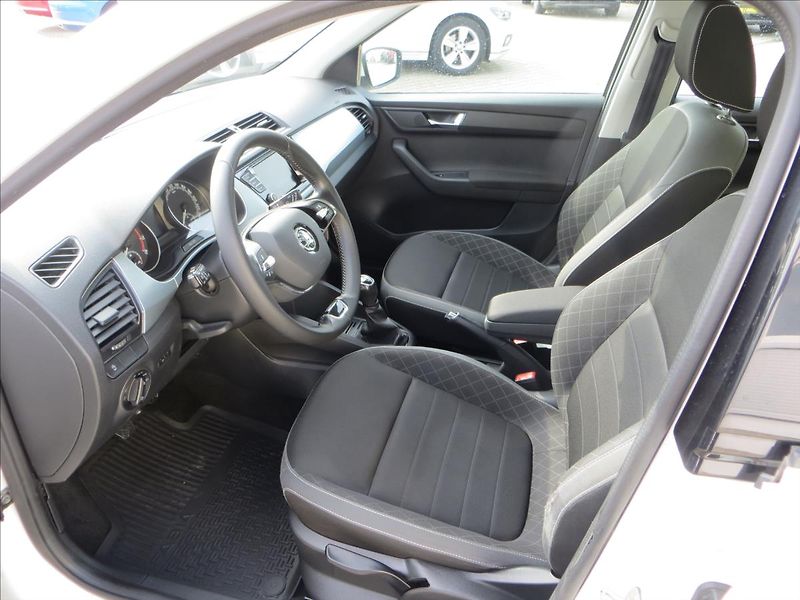 Škoda Fabia 1,0 TSI 70kW Ambition ČR TAŽNÉ - fotka 10 z 20