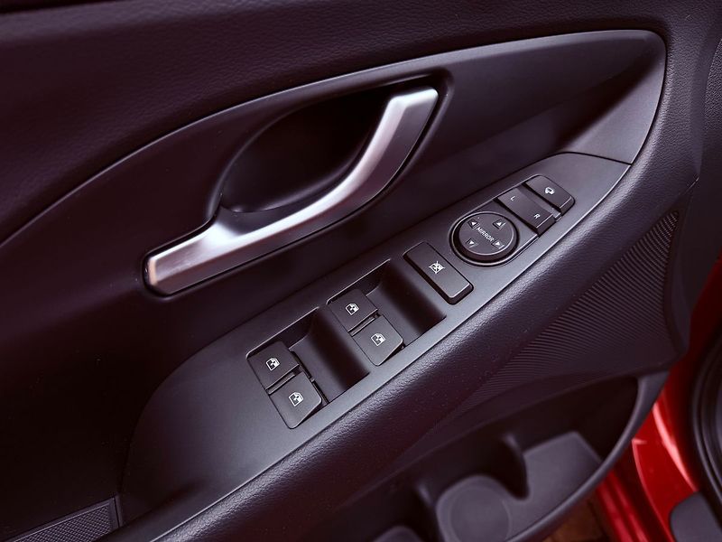 Hyundai i30 1.5 DPi CVVT Comfort, ČR - fotka 13 z 29