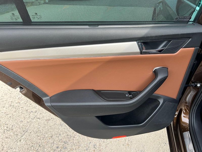 Škoda Superb (2023) L&K 140kW WEBASTO PANO TAŽNÝ - fotka 21 z 38