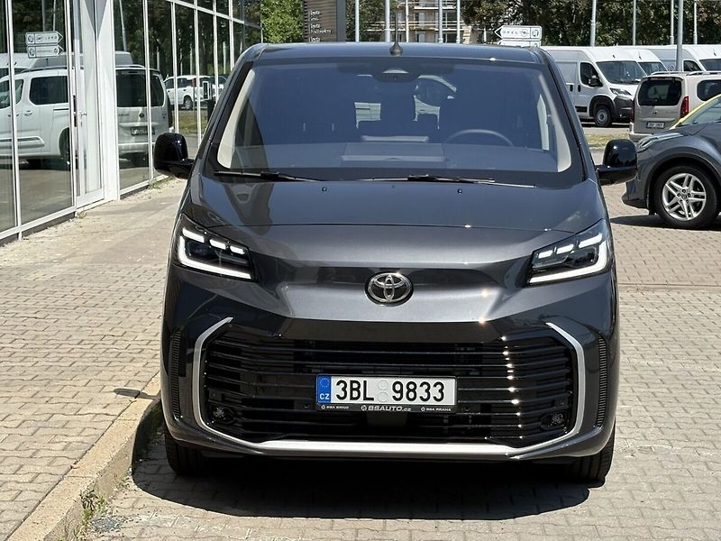 Toyota ProAce Verso 2,2 L1 2,0D AT8 7S VIP - fotka 2 z 37