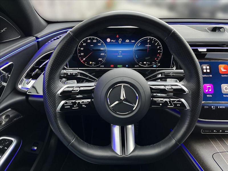 Mercedes-Benz Třídy E 300 de 4MATIC kombi s hybridní - fotka 10 z 22
