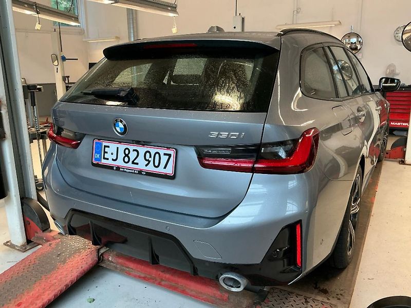 BMW Řada 3 330i xDrive Touring - fotka 6 z 17