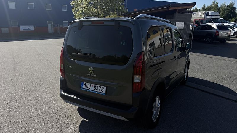 Peugeot Rifter (2021) 1.2i 96KW AUTOMAT 7 MÍST 80 KM - fotka 7 z 25