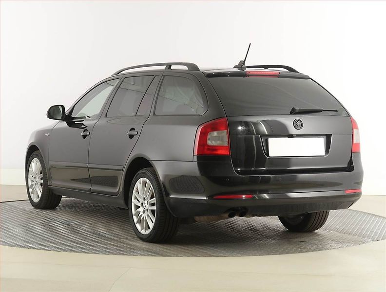 Škoda Octavia (2010) Laurin&Klement 2.0 TDI - fotka 4 z 25