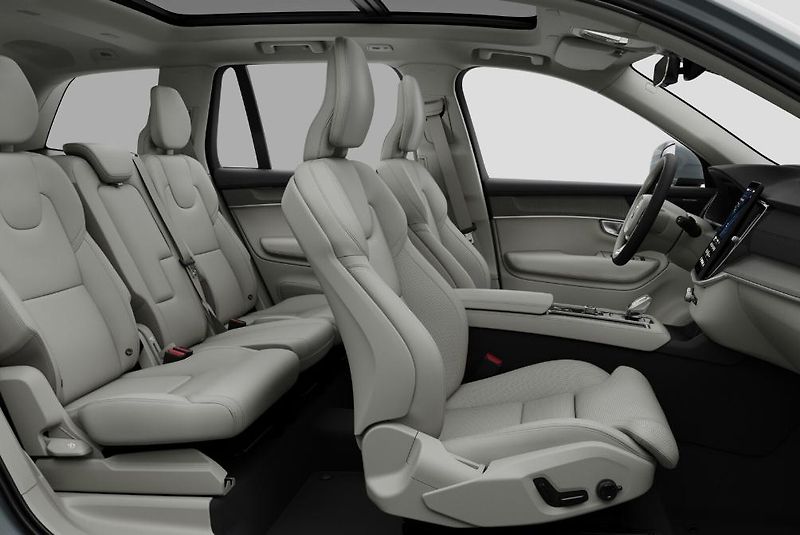 Volvo XC90 (2025) B5 PLUS BRIGHT - fotka 9 z 11